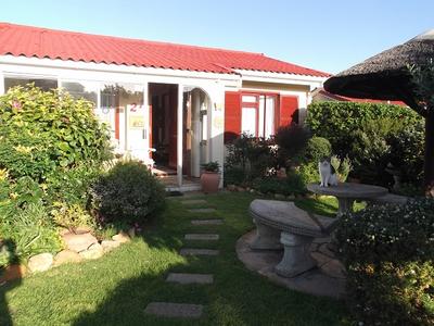 Cottage For Sale in Fish Hoek, Cape Town